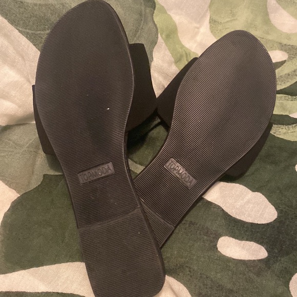 Sandals - Picture 2 of 3